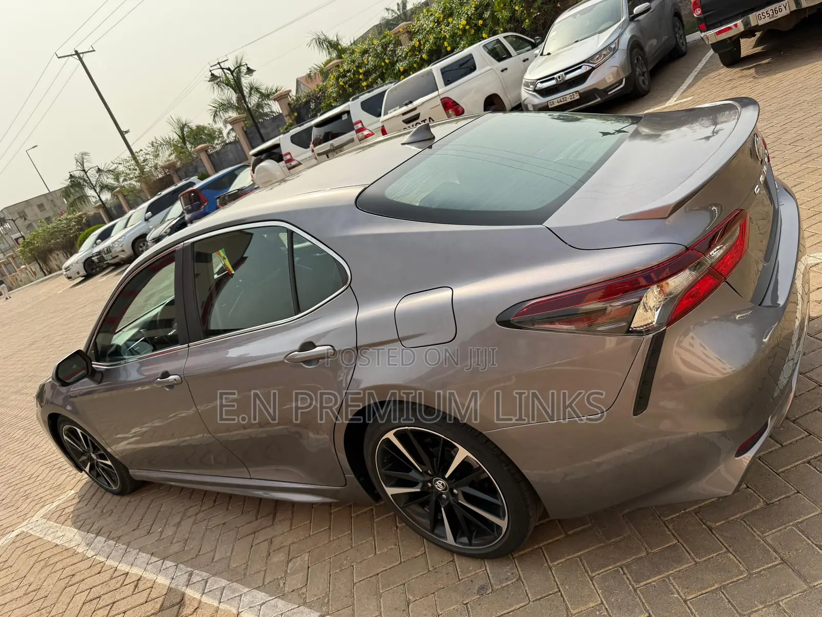 Toyota Camry SE 2021 Gray