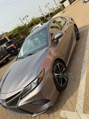 Toyota Camry SE 2021 Gray