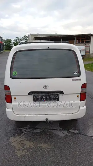 Toyota HiAce 2004 White