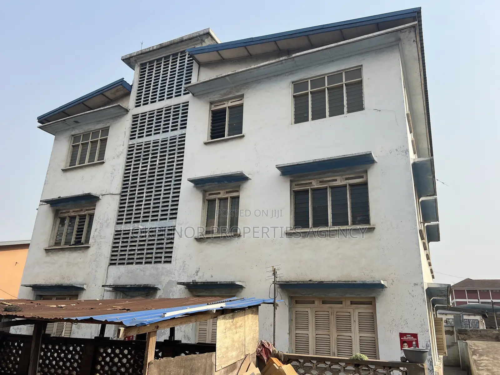 10bdrm Mansion in Circle, Accra Metropolitan for sale