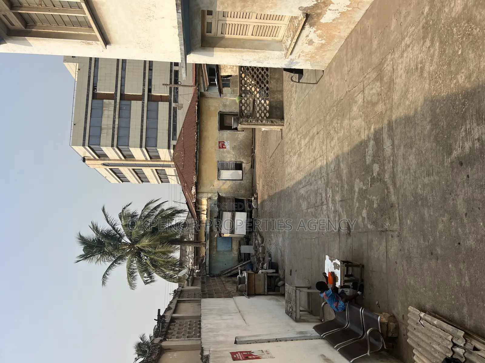 10bdrm Mansion in Circle, Accra Metropolitan for sale