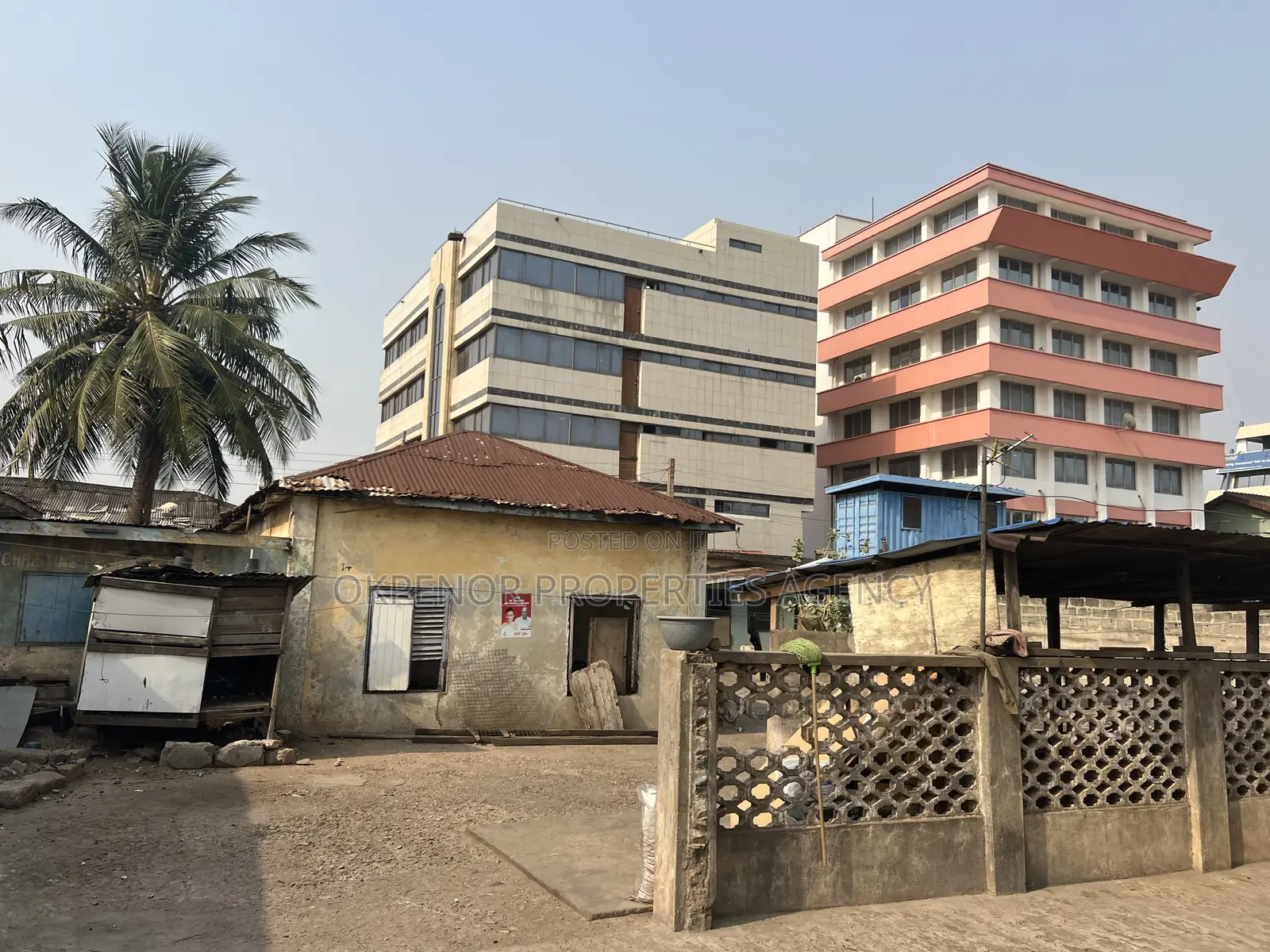 10bdrm Mansion in Circle, Accra Metropolitan for sale