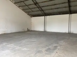 300 SQ Warehouse