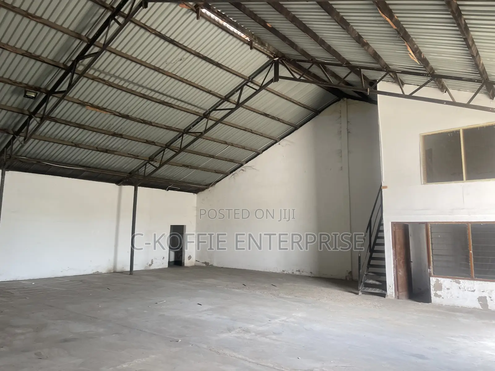 300 SQ Warehouse