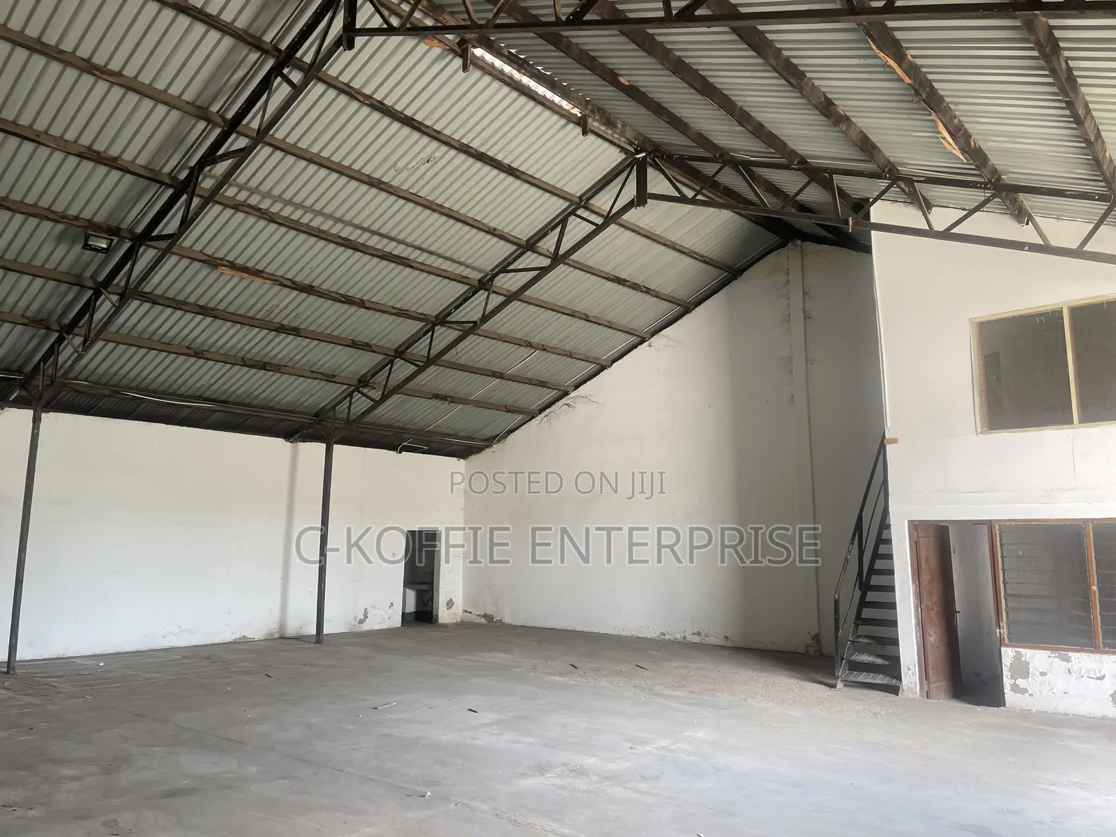 300 SQ Warehouse