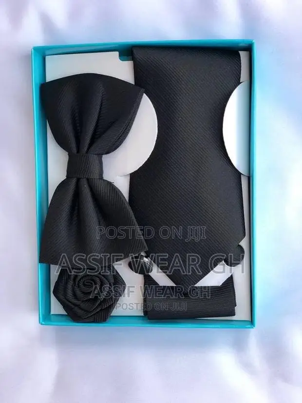 Fashionable Black Bow Tie