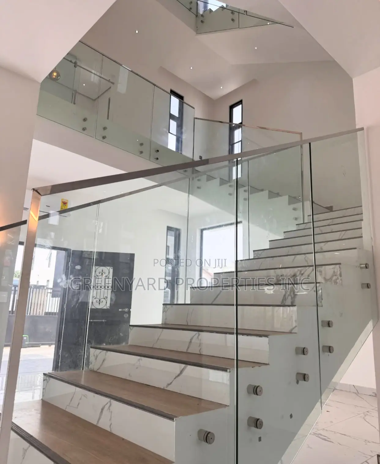 4bdrm Duplex in A&C, East Legon for sale