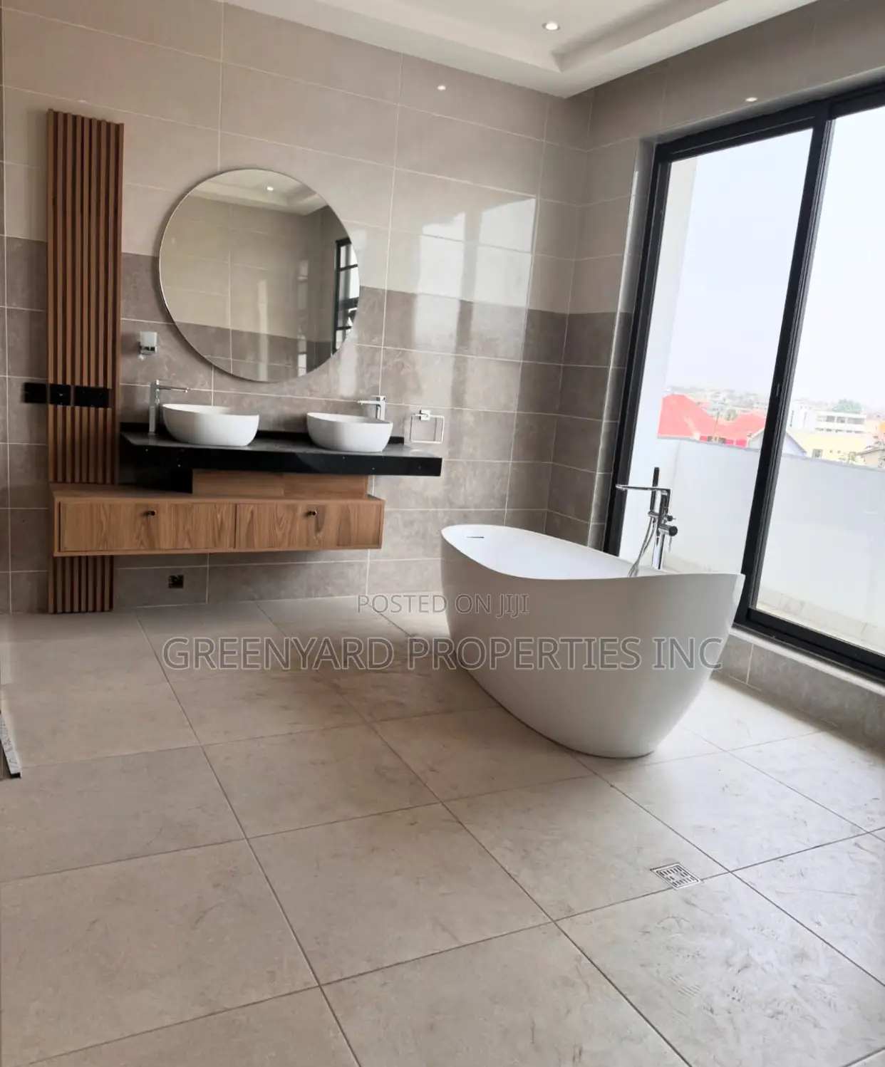 4bdrm Duplex in A&C, East Legon for sale