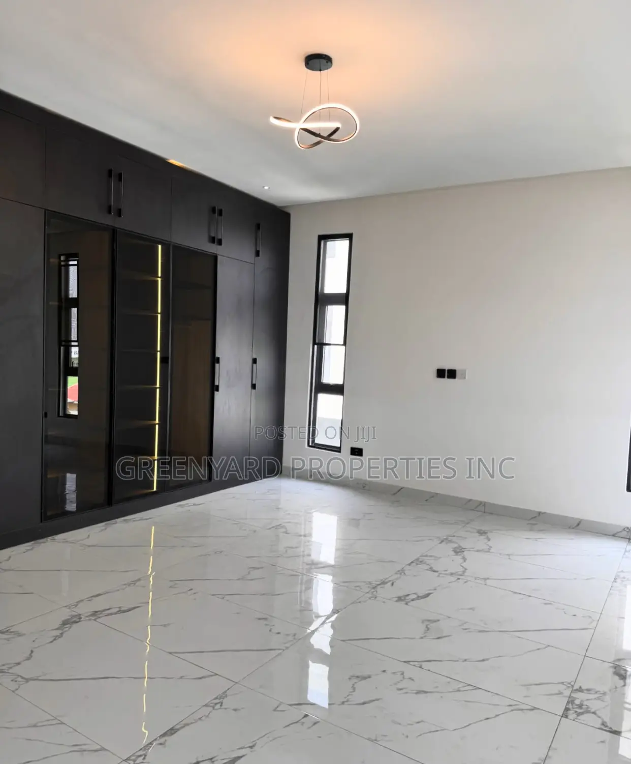 4bdrm Duplex in A&C, East Legon for sale