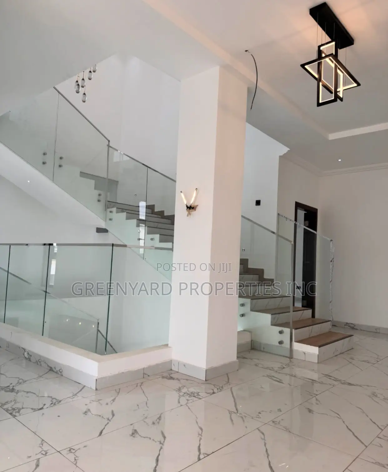 4bdrm Duplex in A&C, East Legon for sale