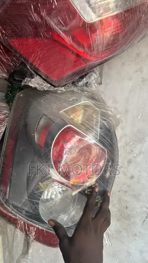 Pontiac Vibe Taillight Pair 2005,2006,2007,2008,2009,2010,11