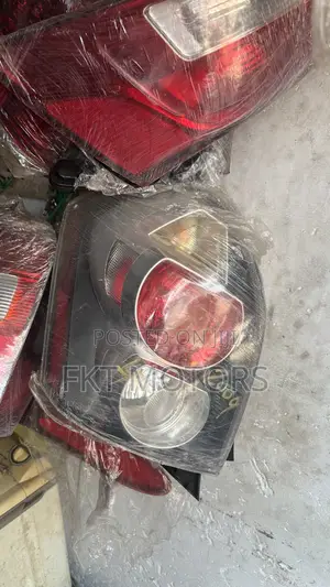 Pontiac Vibe Taillight Pair 2005,2006,2007,2008,2009,2010,11