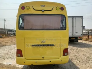 Hyundai County 2014 Yellow