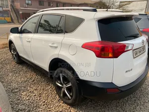 Photo - Toyota RAV4 2016 White