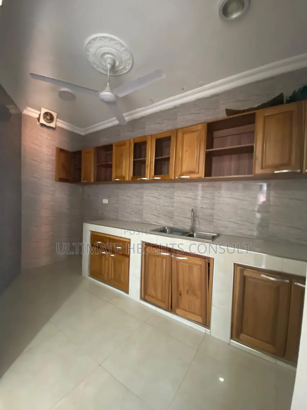 3bdrm House in West Trasacco, East Legon for rent
