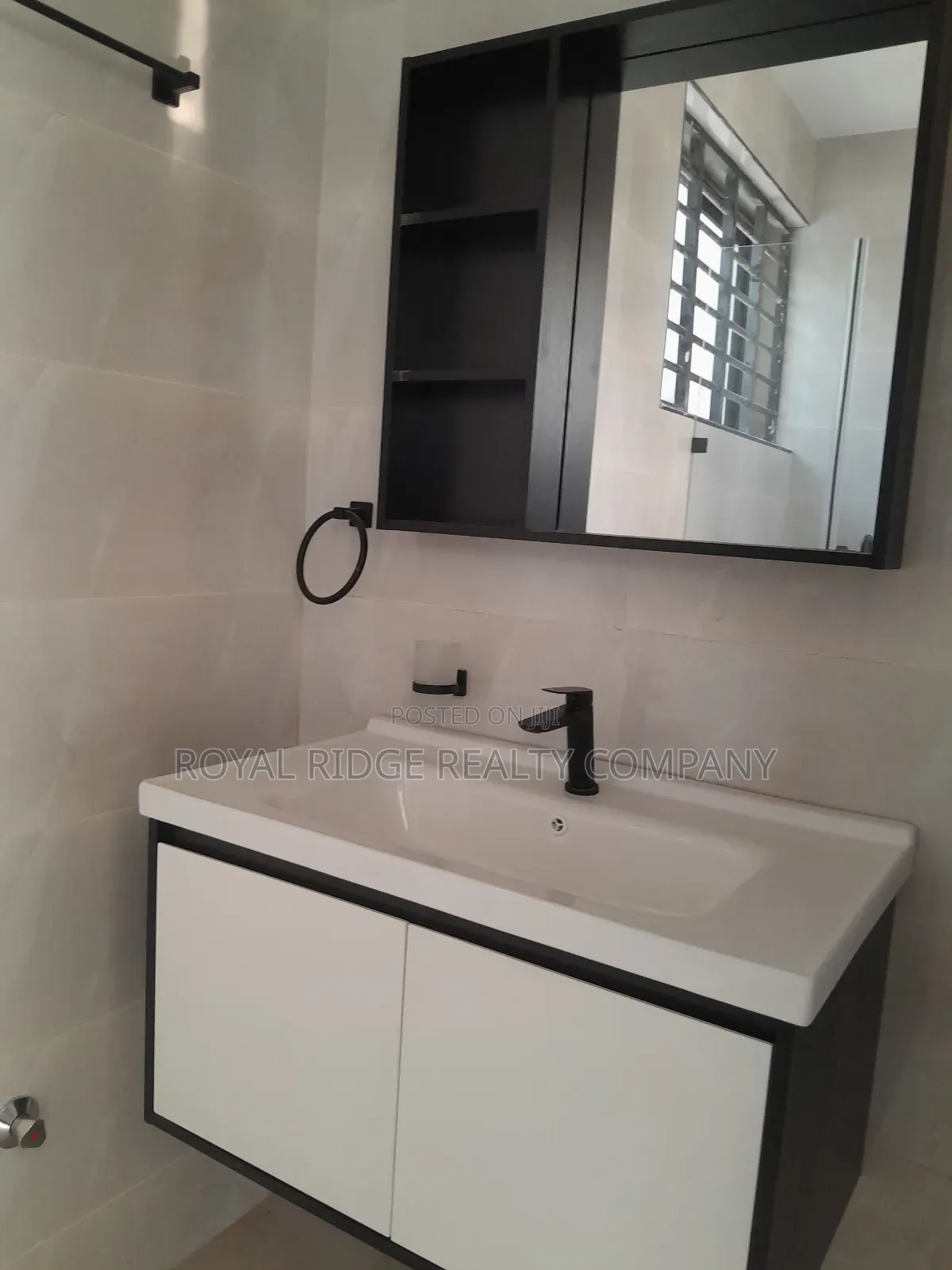 4bdrm House in Cantonments, Accra Metropolitan for rent