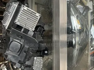 W205 C300 2020 Head Light Twin Eye