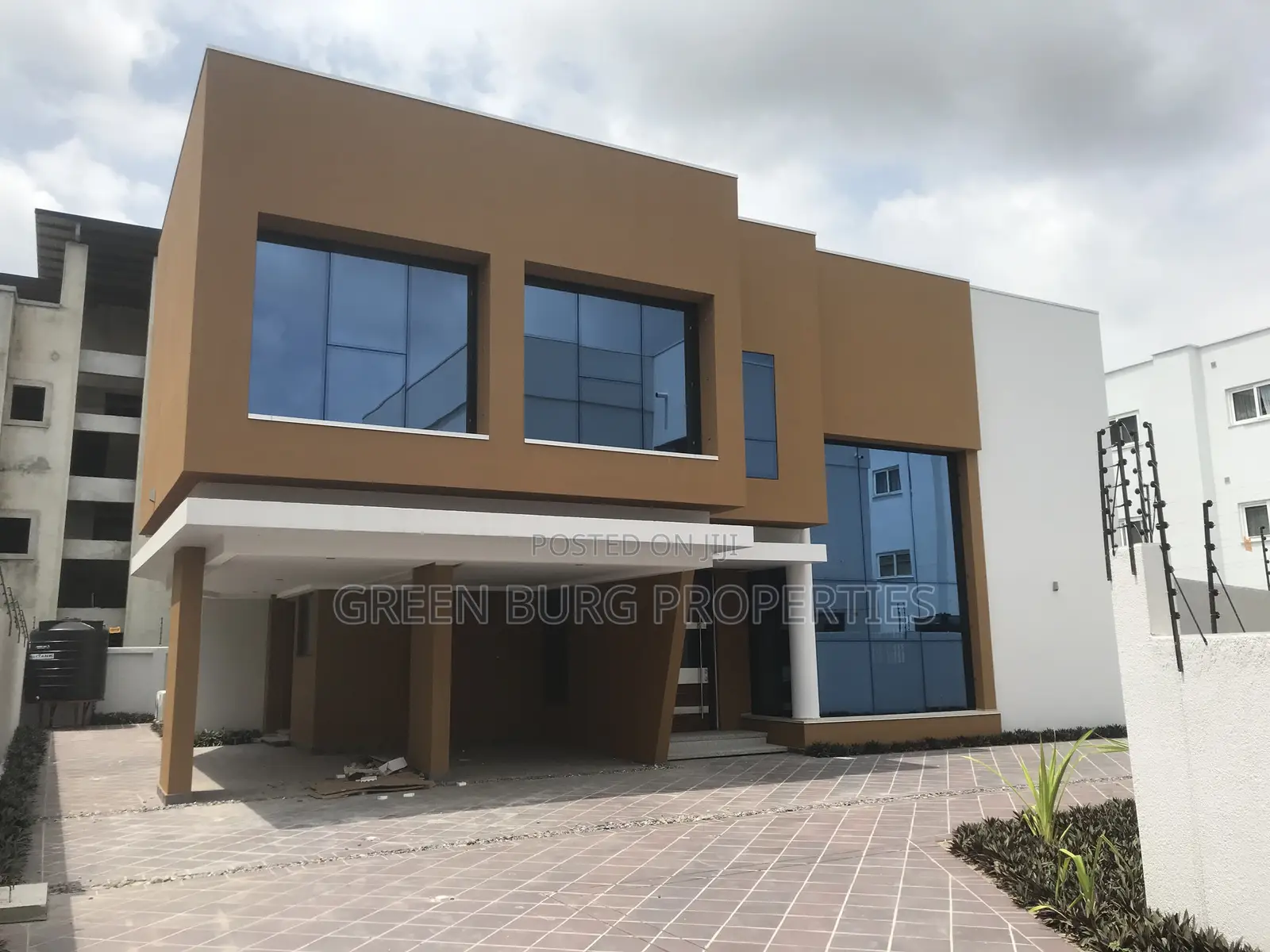5bdrm House in East Legon for rent