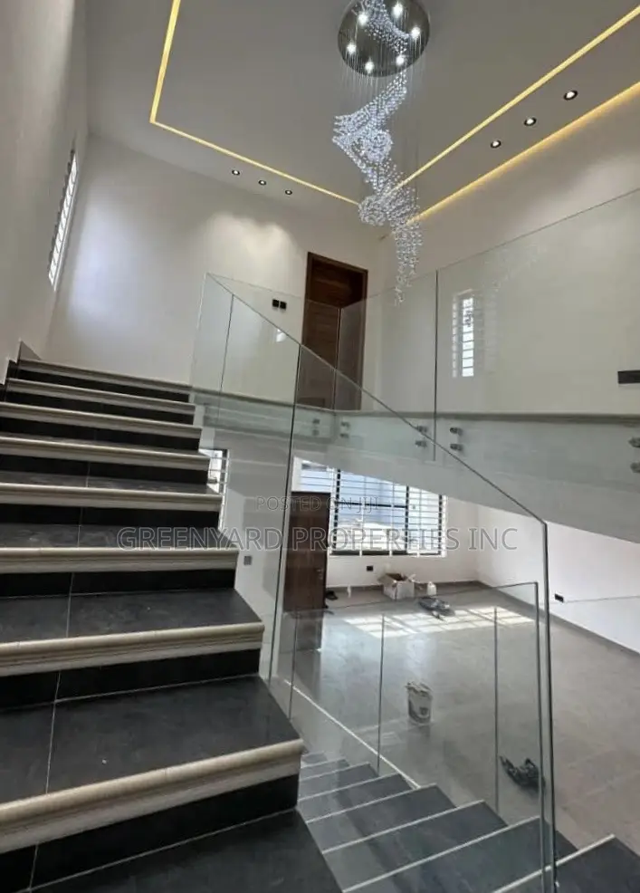 4bdrm Duplex in Lakeside, Ashaley Botwe for sale