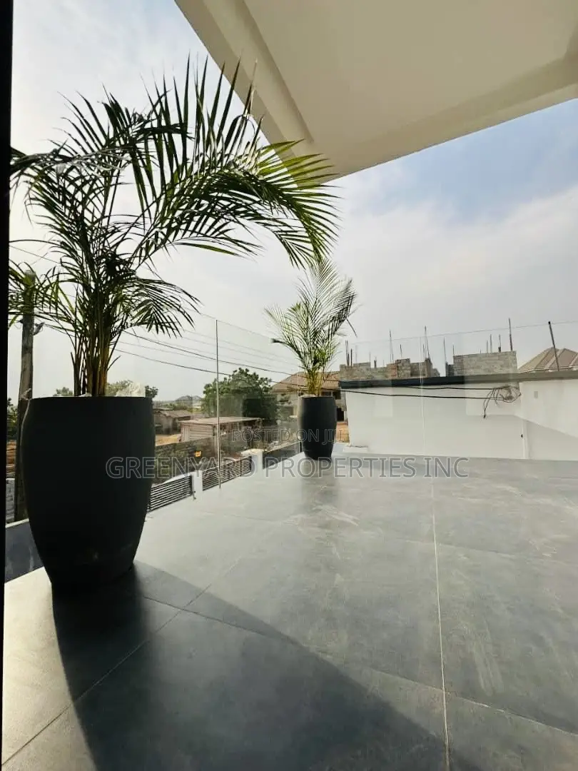 4bdrm Duplex in Lakeside, Ashaley Botwe for sale