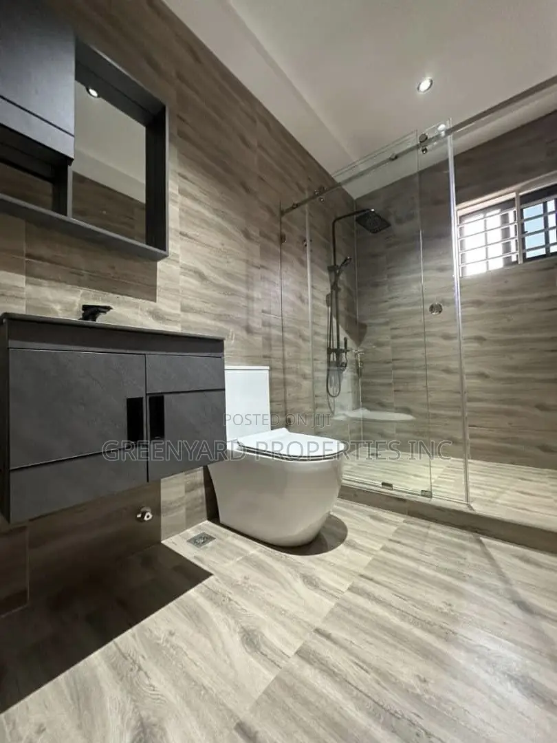 4bdrm Duplex in Lakeside, Ashaley Botwe for sale