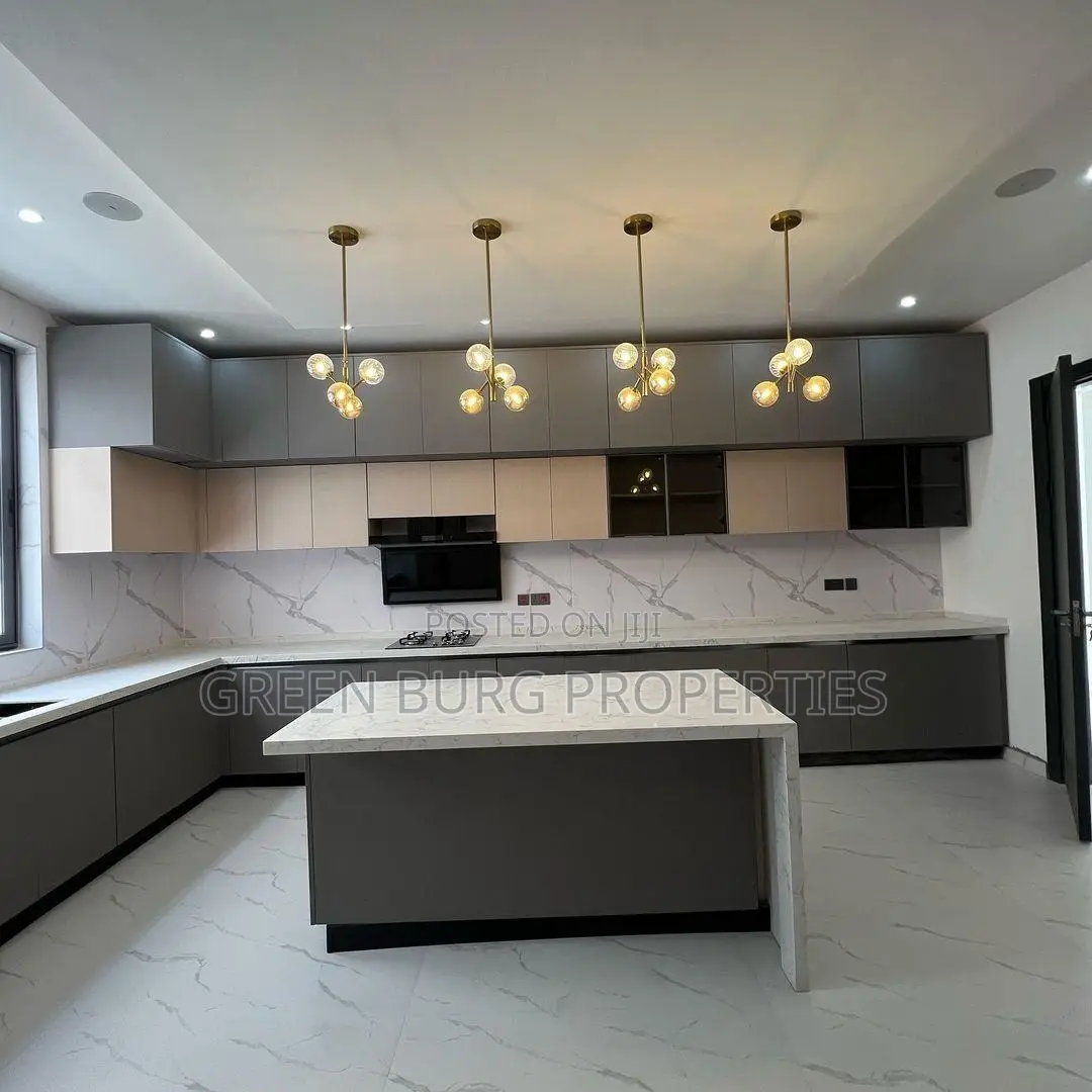 4bdrm House in Ashaley Botwe for sale