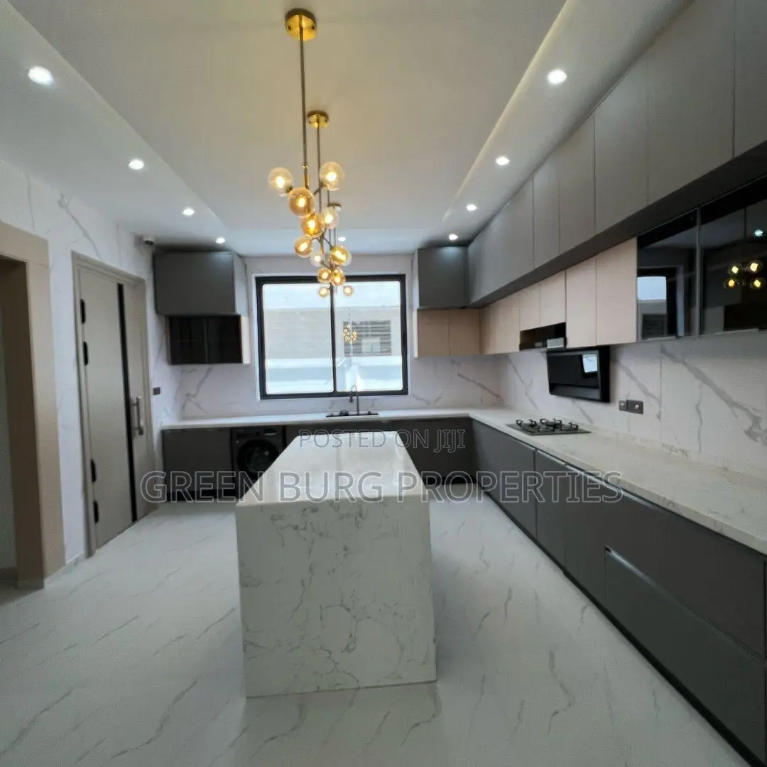 4bdrm House in Ashaley Botwe for sale