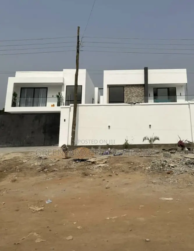 4bdrm Duplex in Botwe for sale