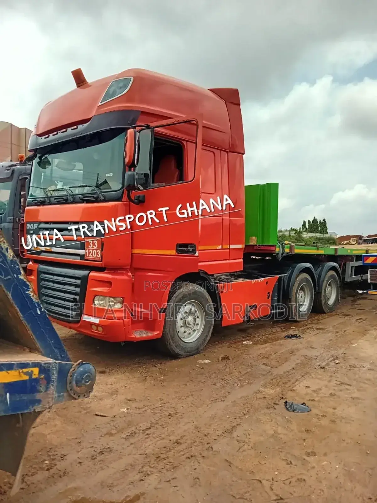 Flat Bed Vehicle for Hiring