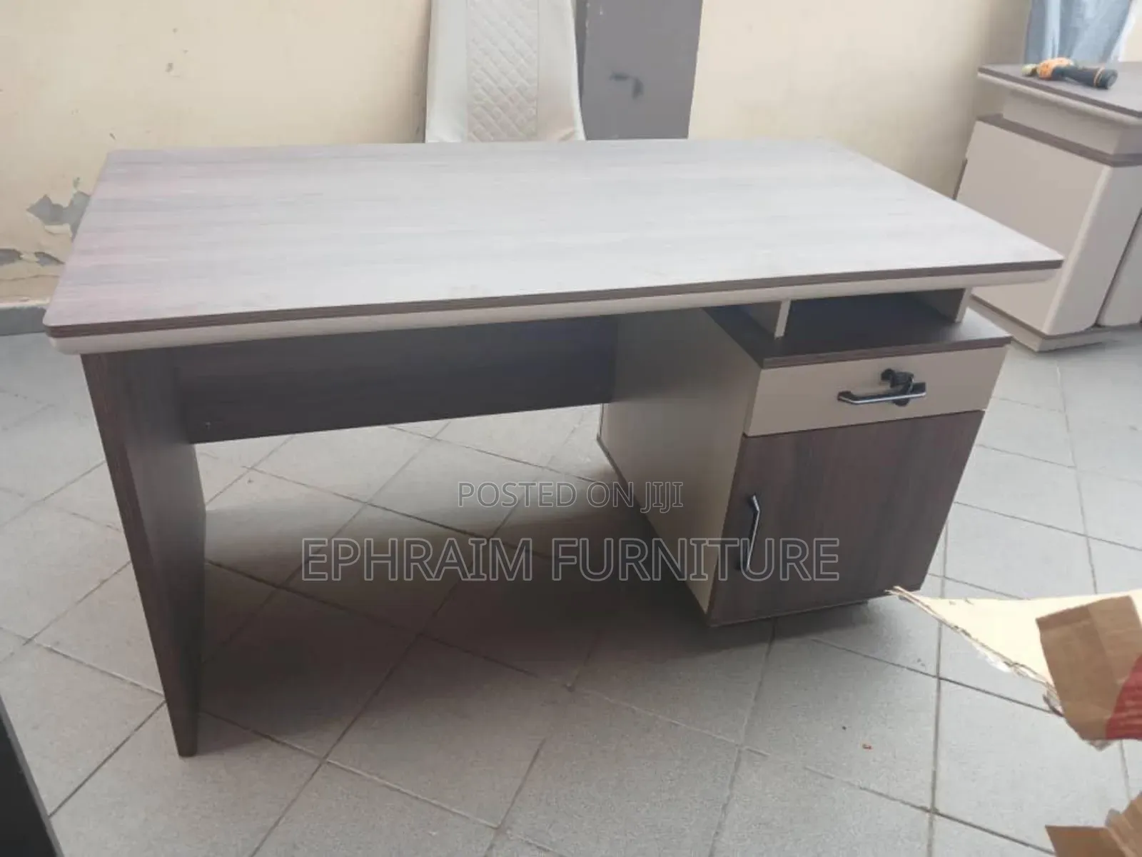 Single Desk for Office