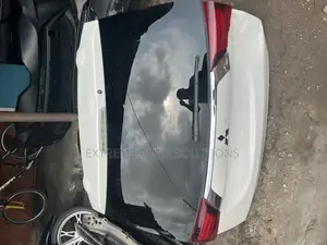 Mitsubishi  Outlander 2018 Boot