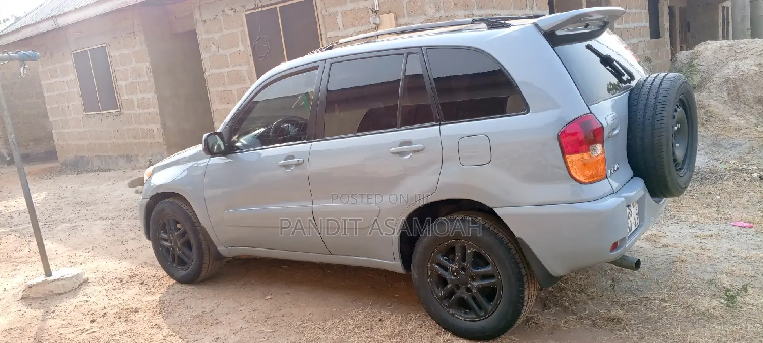 Toyota RAV4 Automatic 2002 Silver