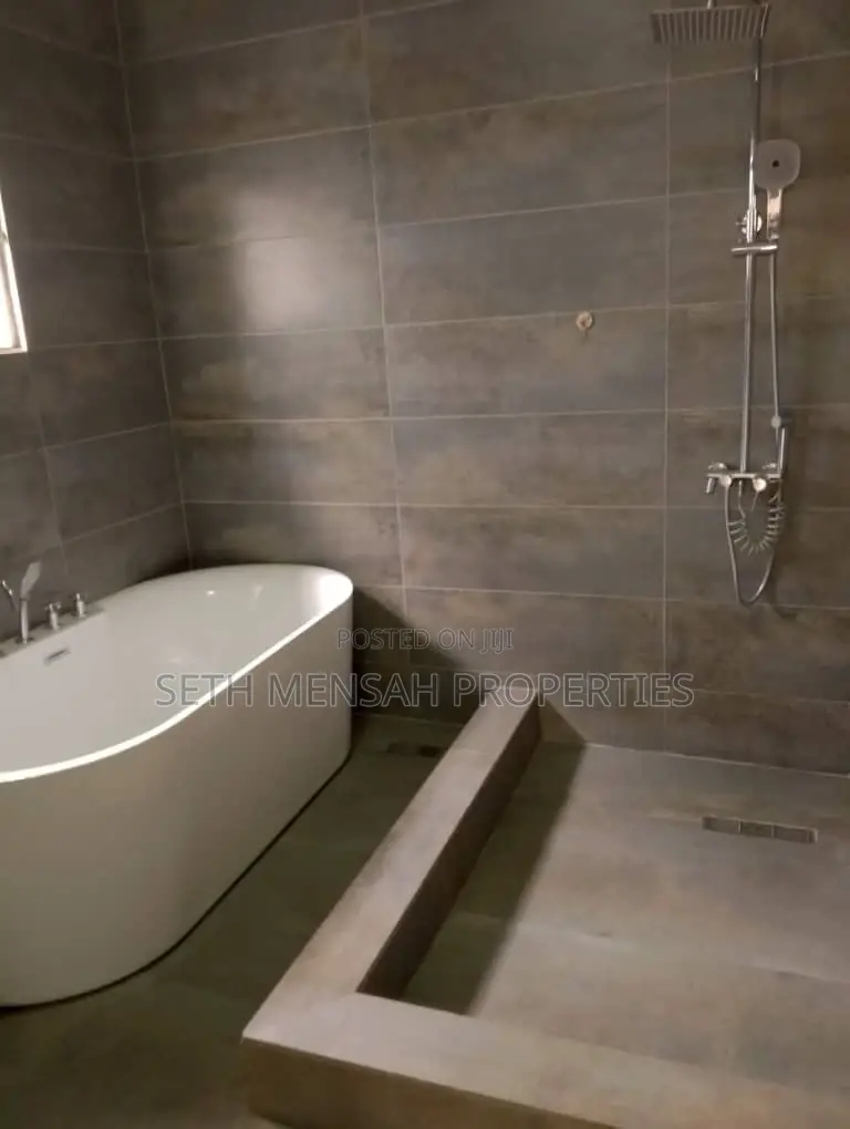 3bdrm House in Skm Property, Achimota for sale