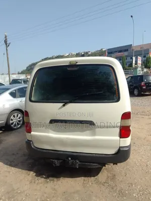 Toyota HiAce 2000 White