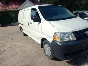 Toyota HiAce 2000 White