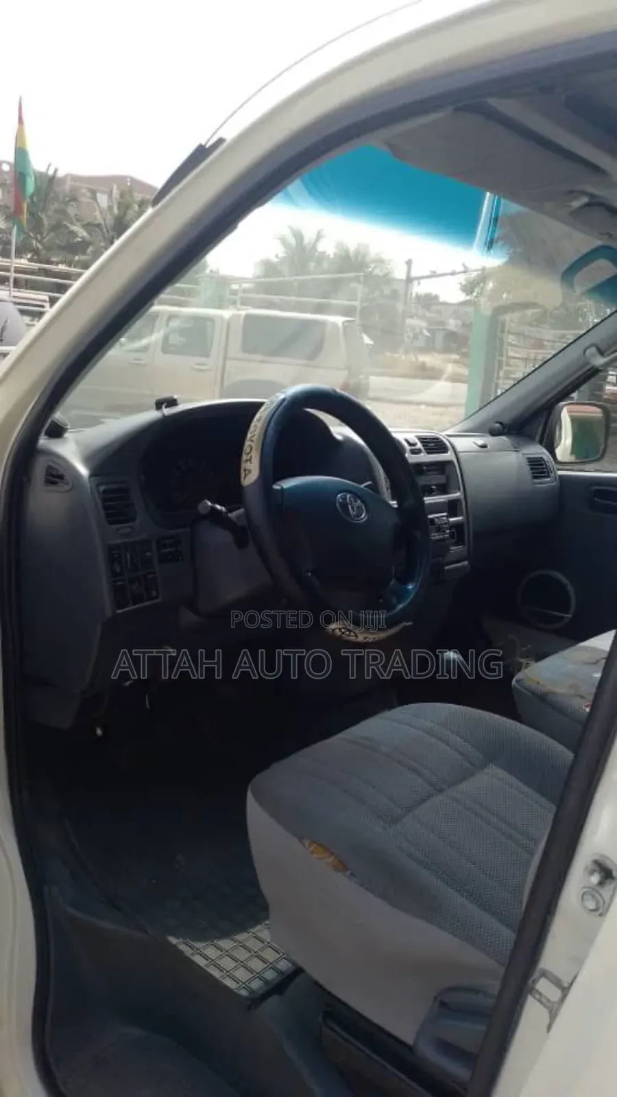 Toyota HiAce 2000 White