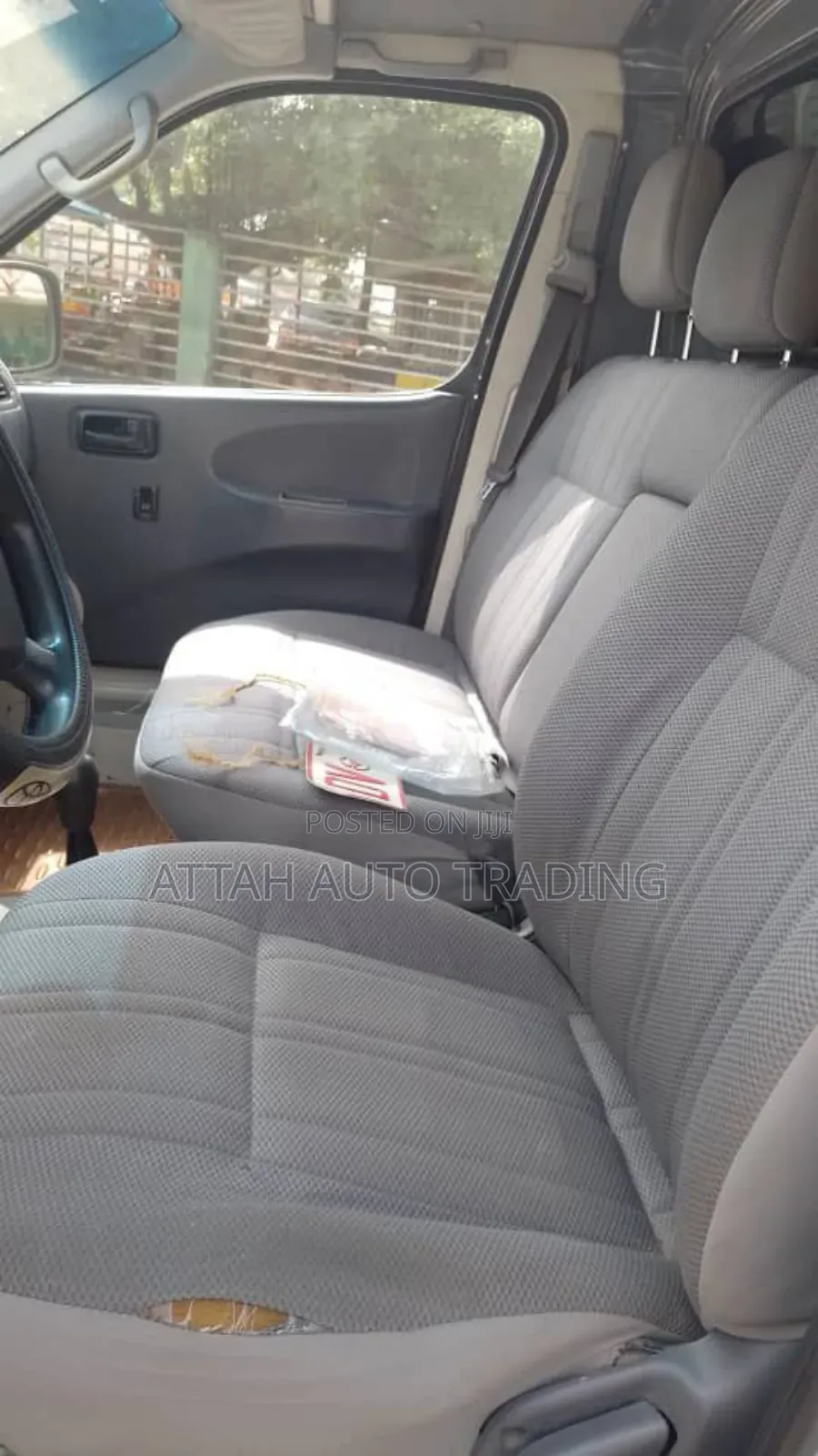 Toyota HiAce 2000 White