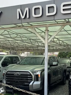 Toyota Tundra 2023 Silver