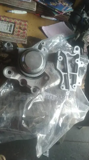 Nissan Rouge Gear Box Seat Mount
