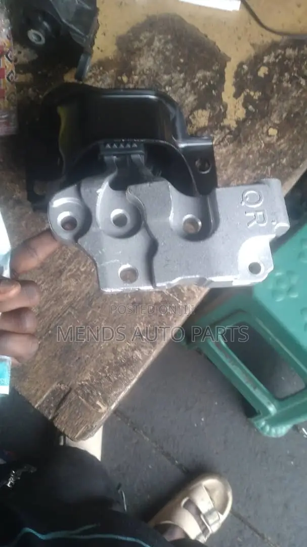 Nissan Rouge Engine Seat