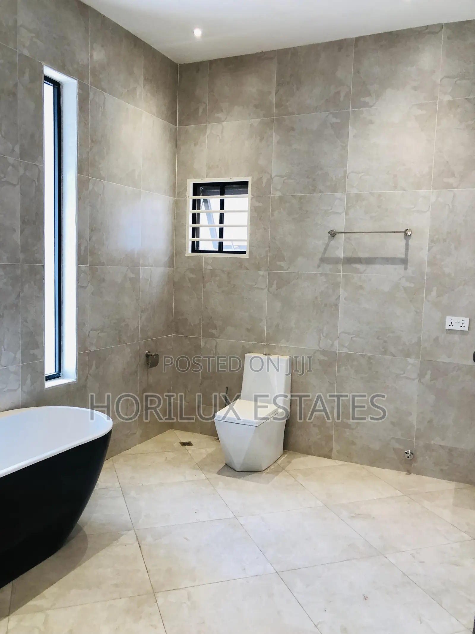 5bdrm Mansion in Kon Agency, Lake Side Estate for sale