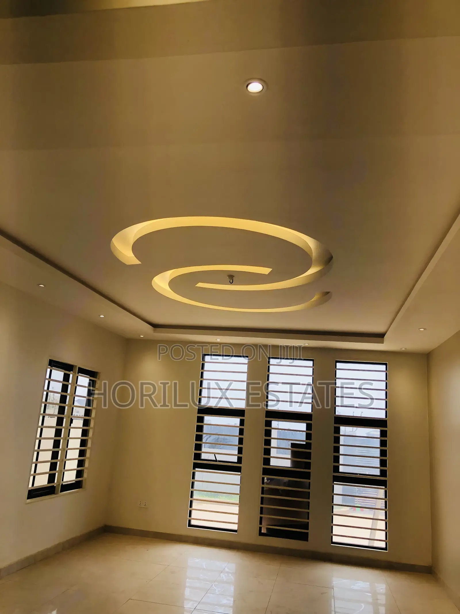 5bdrm Mansion in Kon Agency, Lake Side Estate for sale