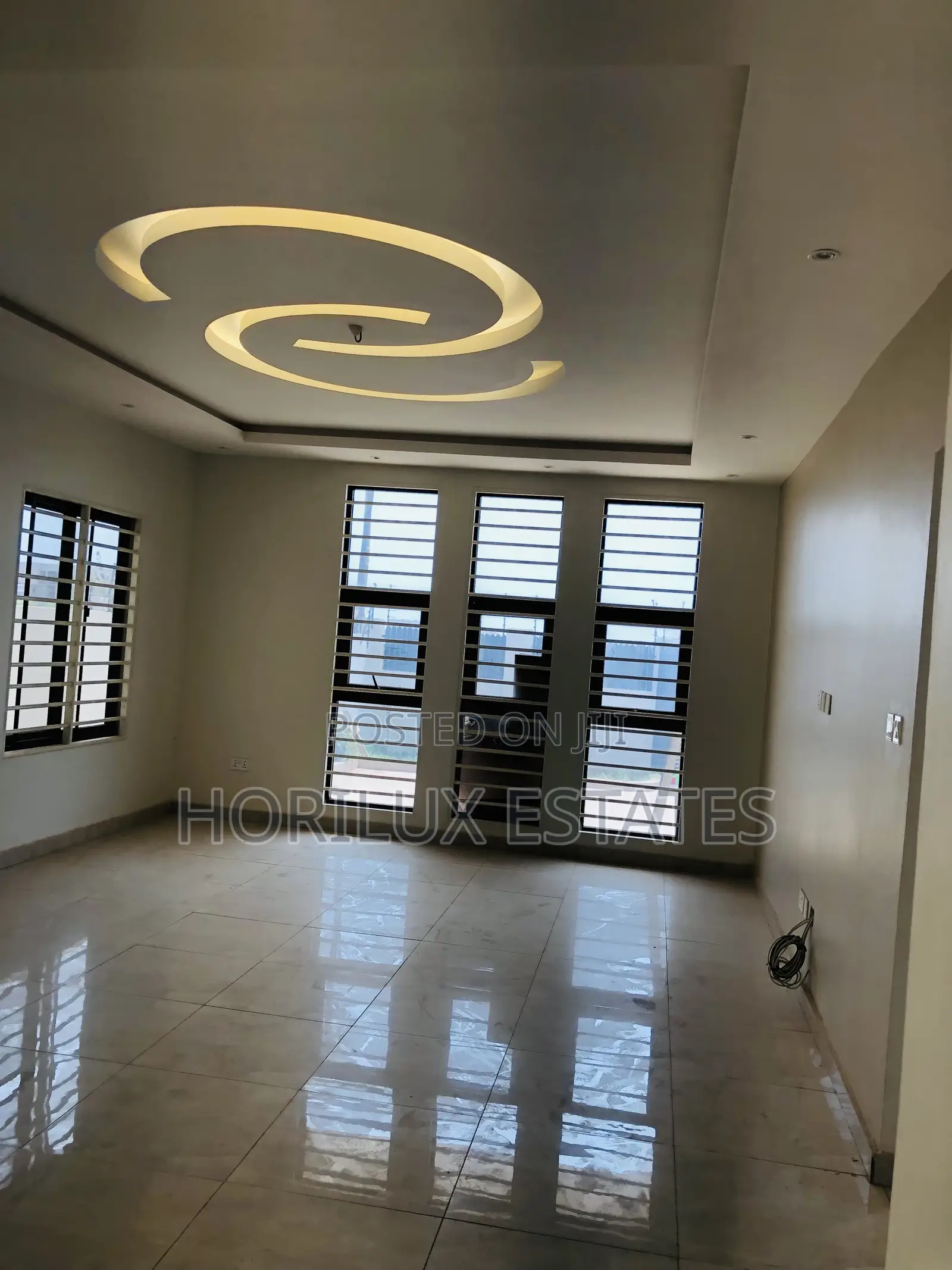 5bdrm Mansion in Kon Agency, Lake Side Estate for sale