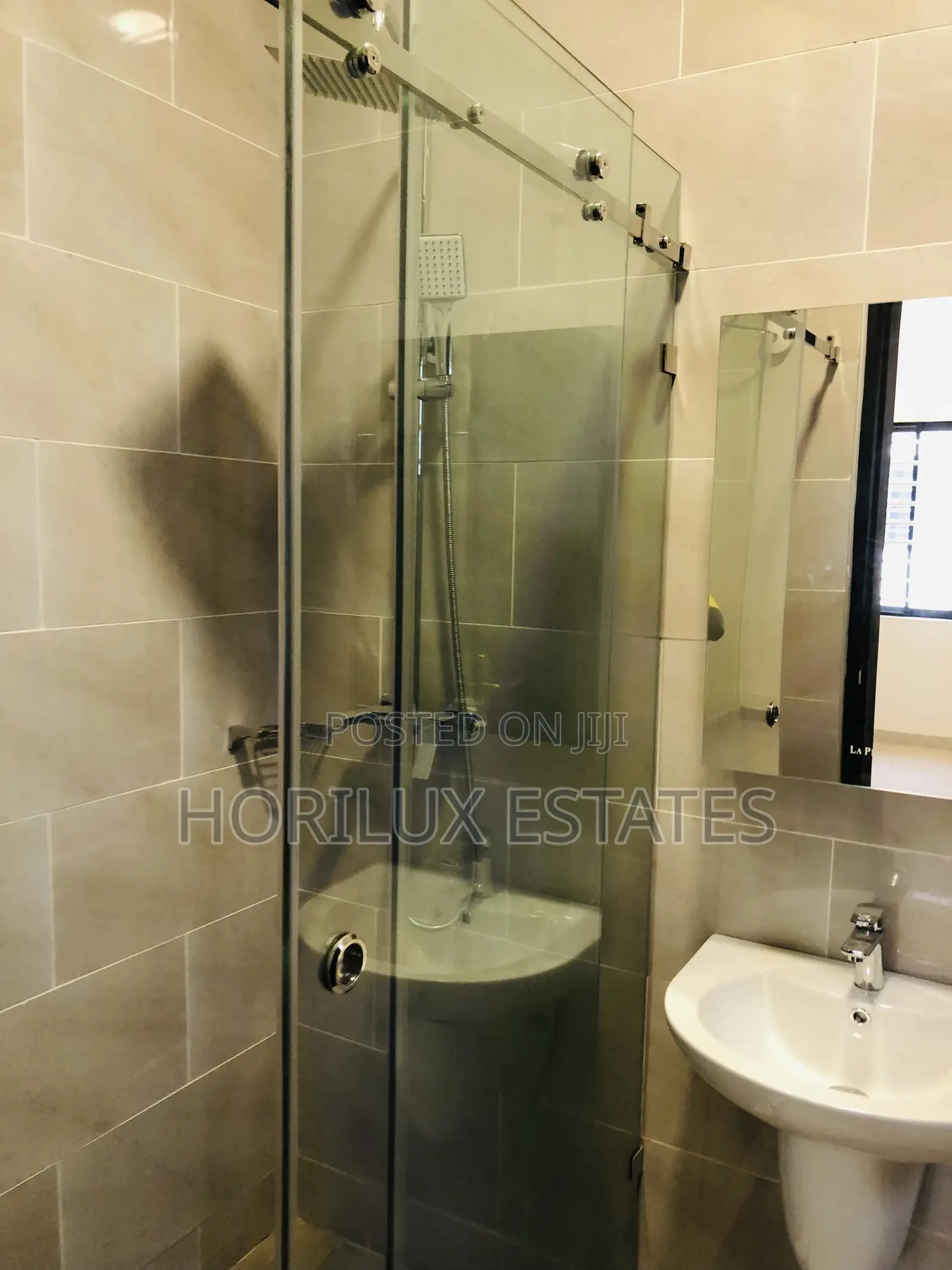 5bdrm Mansion in Kon Agency, Lake Side Estate for sale