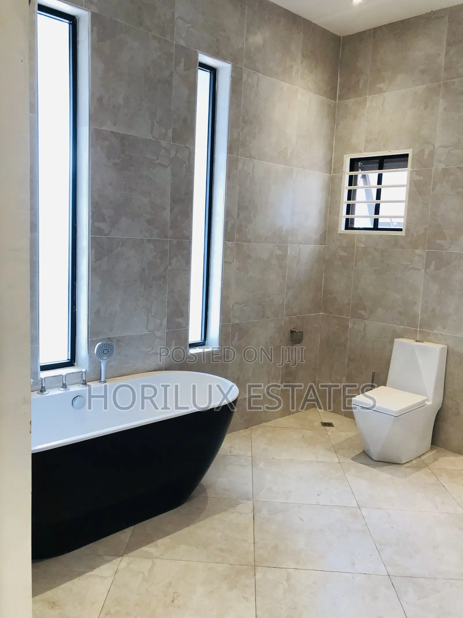 5bdrm Mansion in Kon Agency, Lake Side Estate for sale