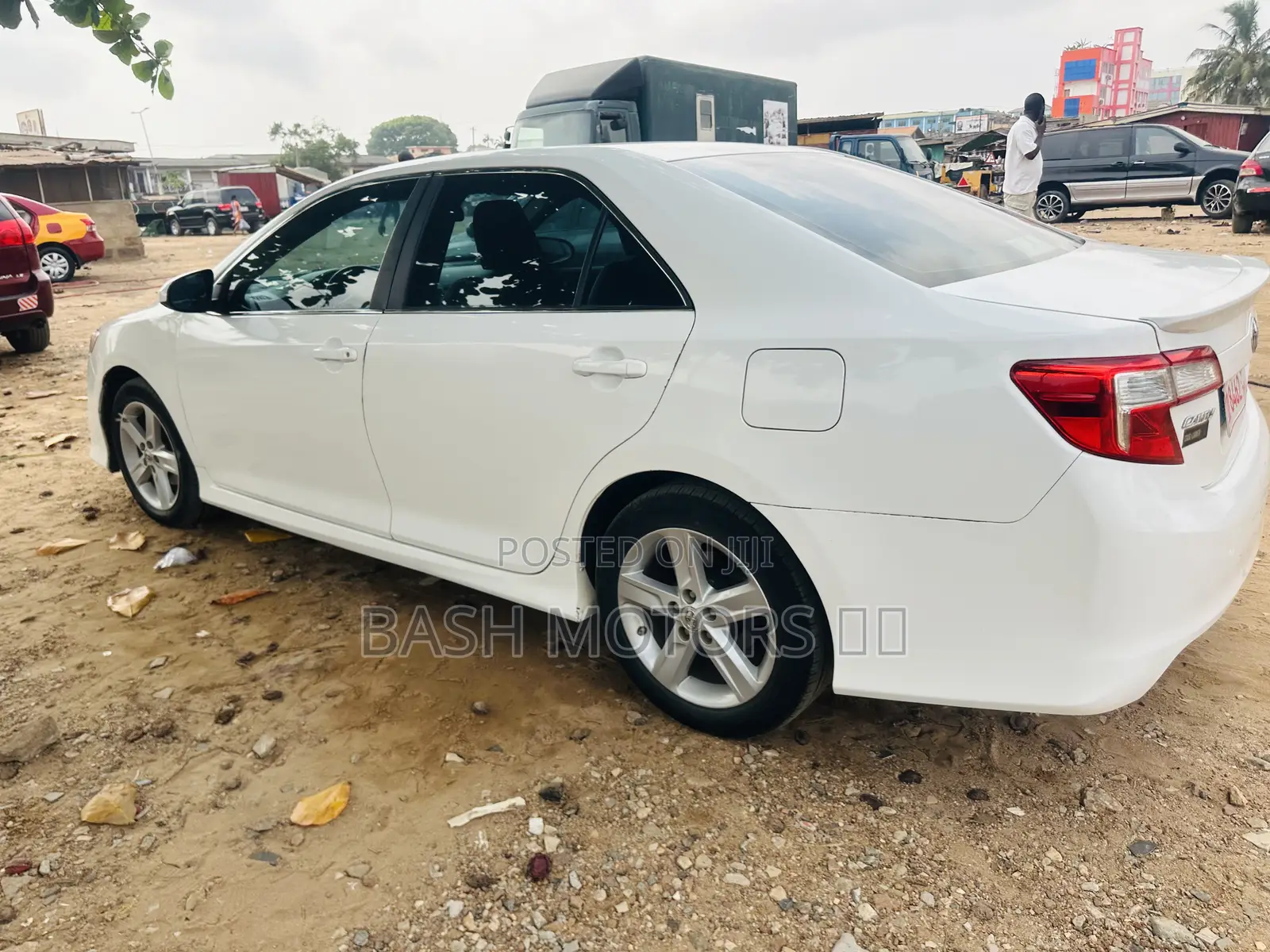 Toyota Camry SE 4dr Sedan (2.5L 4cyl 6A) 2014 White
