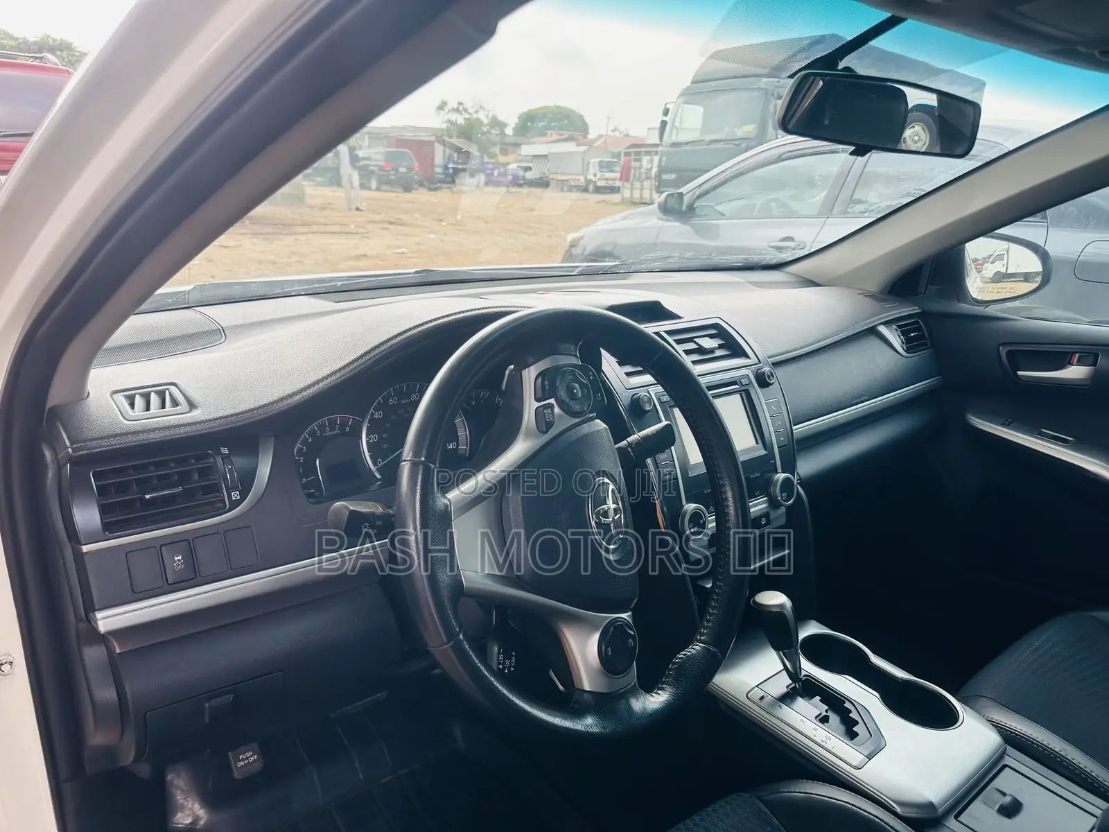 Toyota Camry SE 4dr Sedan (2.5L 4cyl 6A) 2014 White