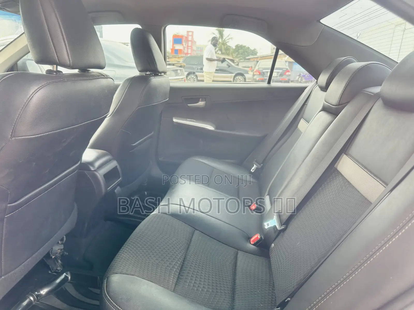 Toyota Camry SE 4dr Sedan (2.5L 4cyl 6A) 2014 White
