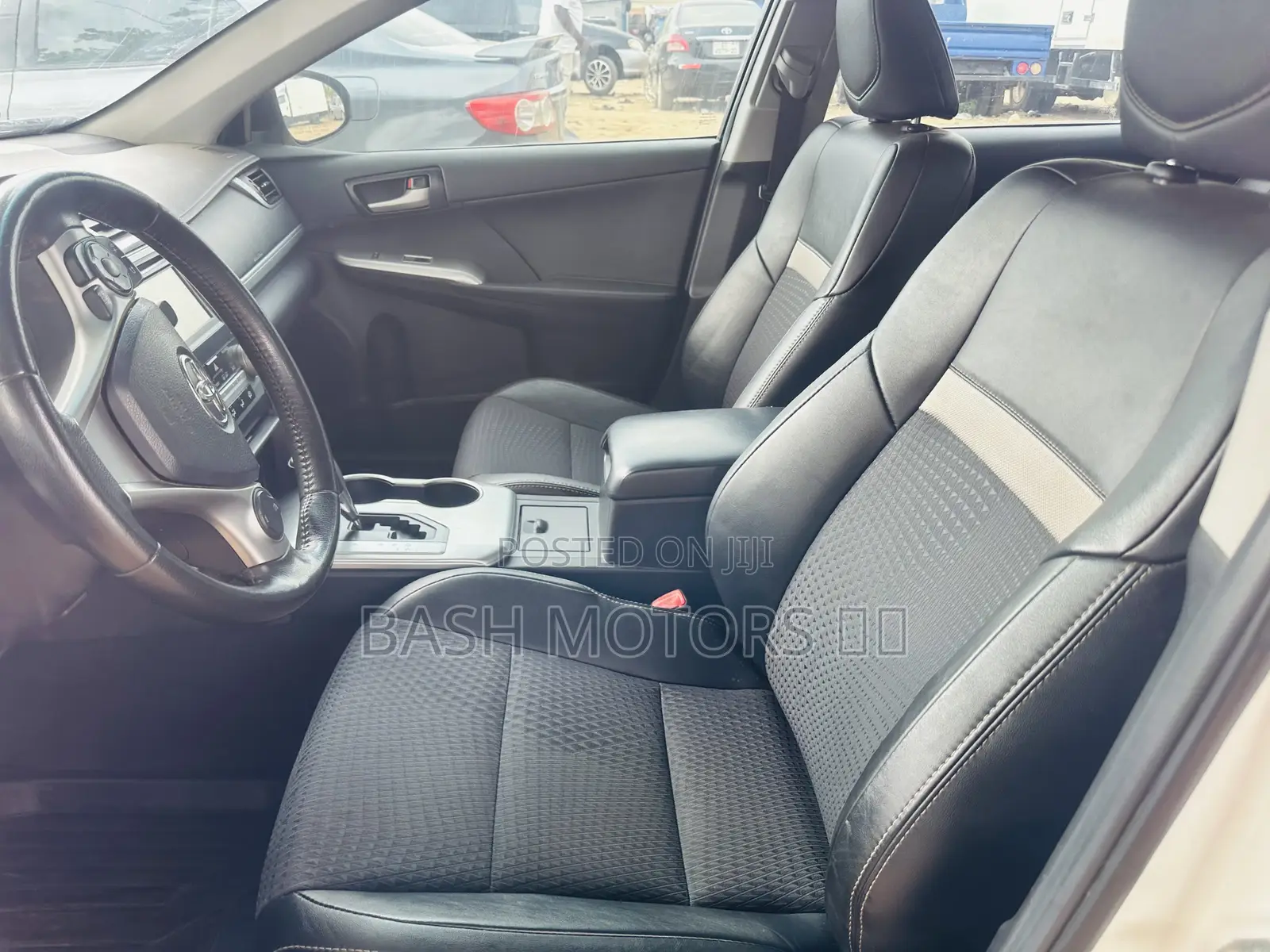 Toyota Camry SE 4dr Sedan (2.5L 4cyl 6A) 2014 White