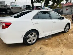 Toyota Camry SE 4dr Sedan (2.5L 4cyl 6A) 2014 White